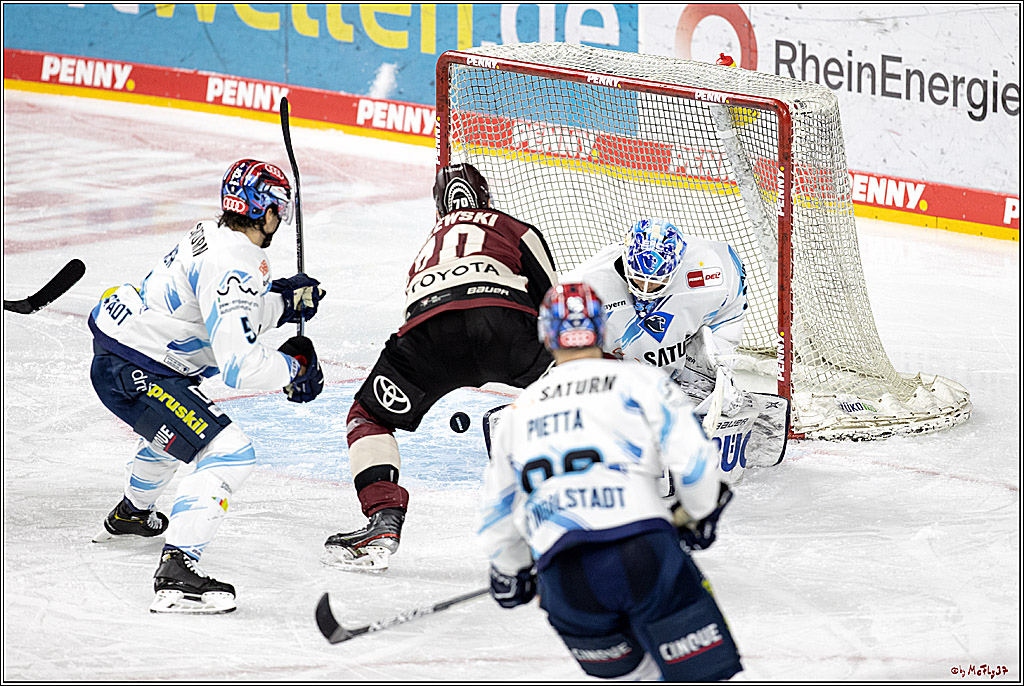PENNY DEL;  Koelner Haie - ERC Ingolstadt; Koeln, 01.04.2021